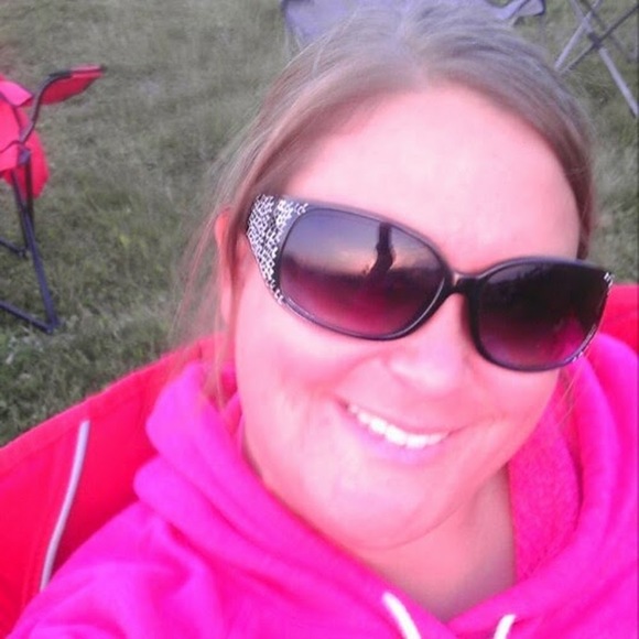 Meet your Posher, Jennifer - Picture 2 of 3